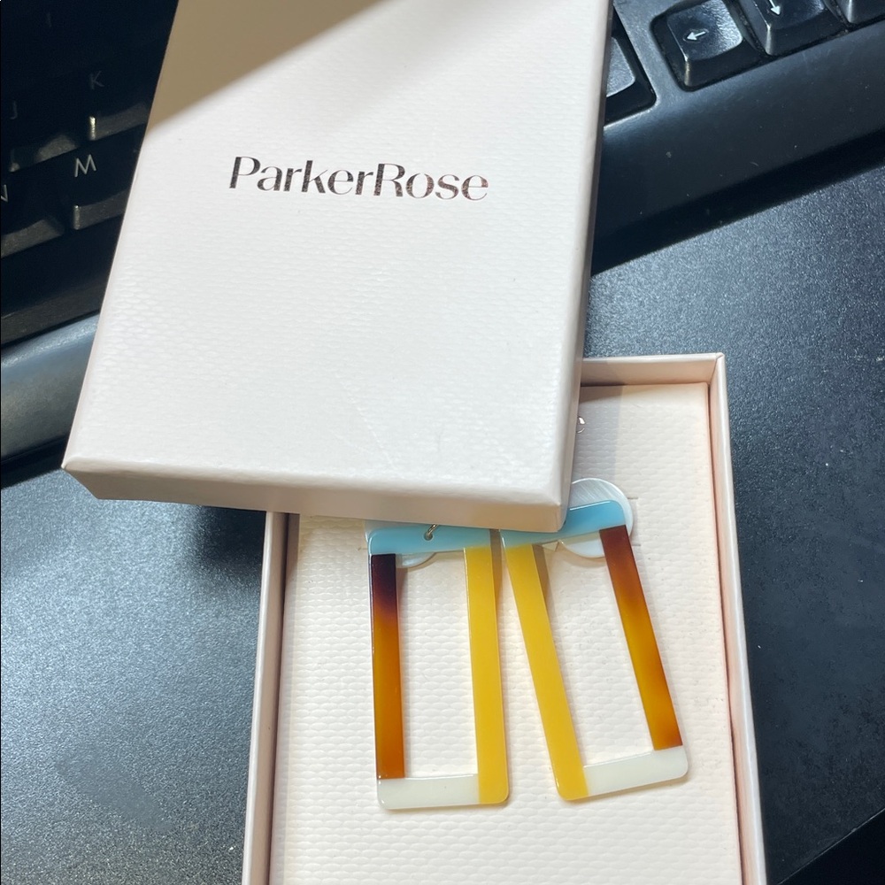 ParkerRose Multicolor Geometric Earrings
Tortoise shell mother of pearl
NIB - Picture 2 of 3